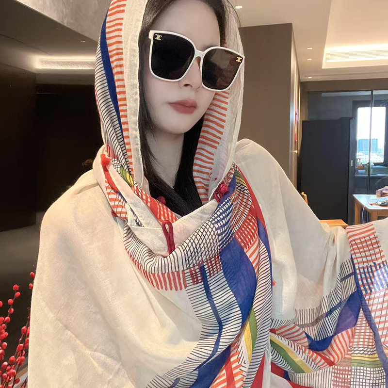 夏季薄款防晒披肩外搭女2025新款高级感空调房旅游海边沙滩丝巾女