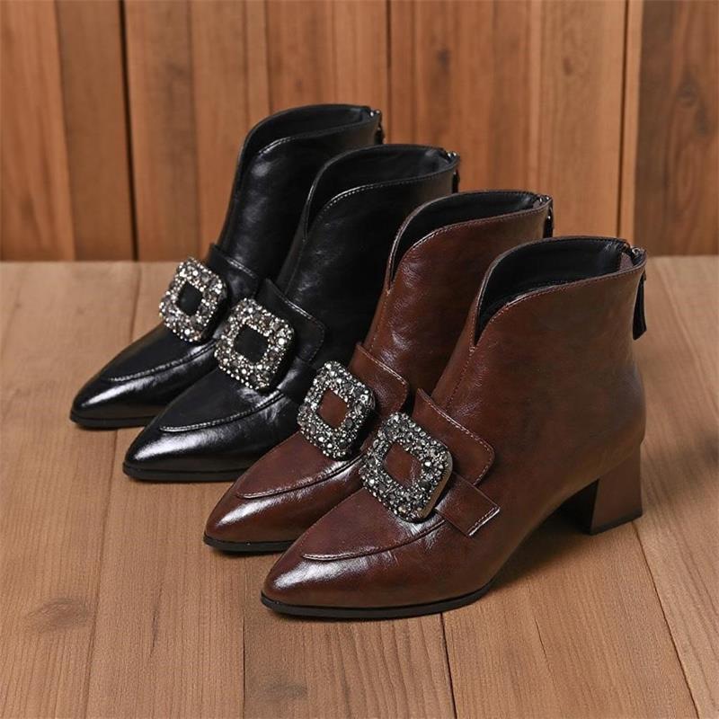 时尚V口短靴女气质2025年秋冬季新款尖头水钻方扣高跟鞋瘦瘦靴子