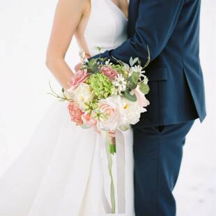 仿真手捧花新娘高级感仿真花束婚庆用花拍摄道具装饰假花人造花