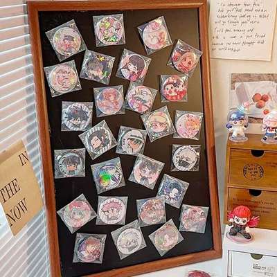 吧唧展示架挂墙周边立牌挂墙金属徽章框章子磁吸桌面谷子小收纳盒