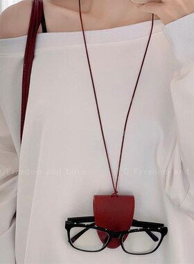 新品安可拉红f眼镜夹挂脖小包项链红色墨镜夹耳机包挂绳皮质毛衣