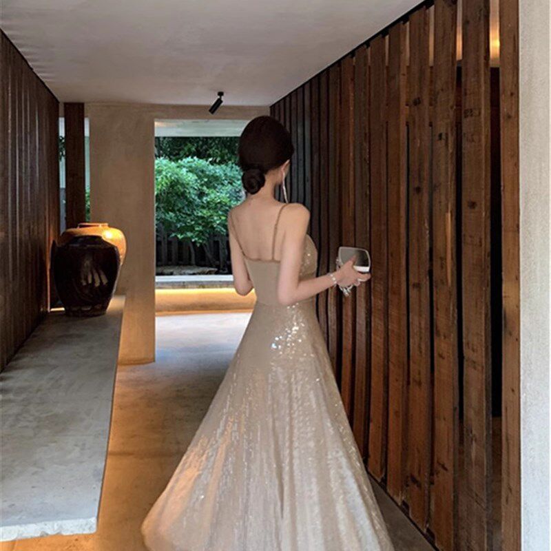 新品聚会生日礼服高端轻奢小众亮片连G衣裙日常可穿设计感性感吊