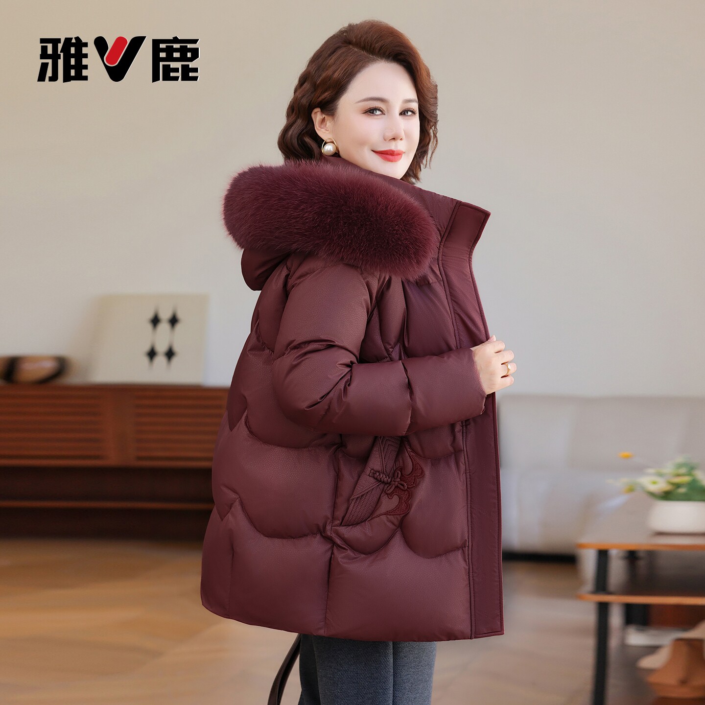 雅鹿妈妈装中长款羽绒服女装2026新款冬季加厚上衣中老年连帽外套