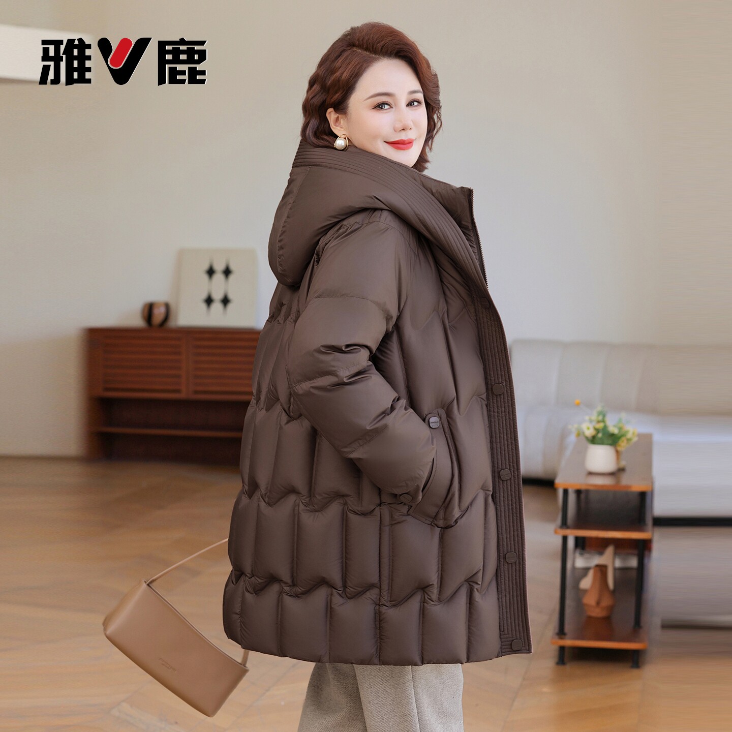 雅鹿妈妈装羽绒服女中长款防寒2026冬季新款加厚上衣服中老年外套