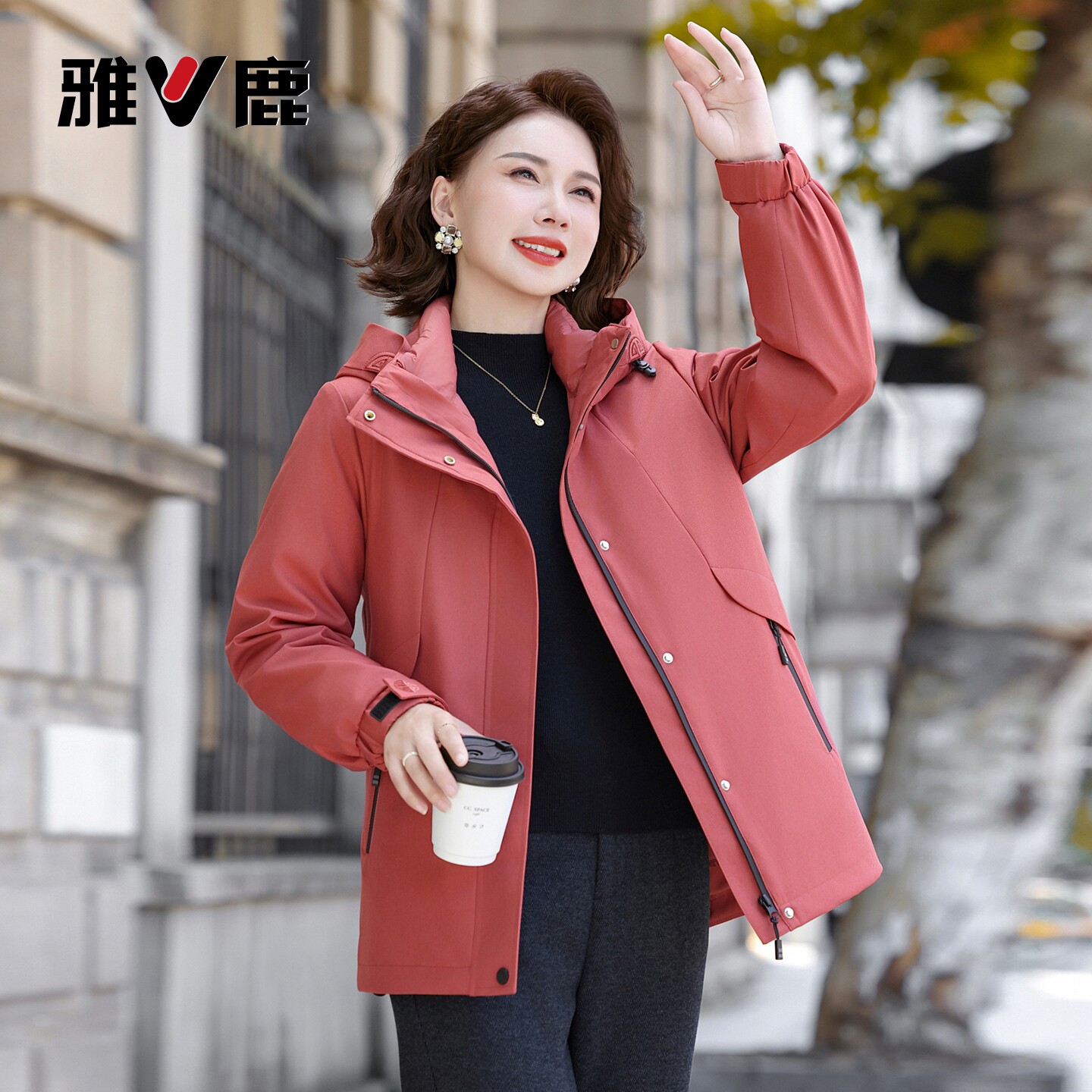 雅鹿中老年妈妈三合一羽绒服女2026冬季新款上衣服中长款冲锋外套