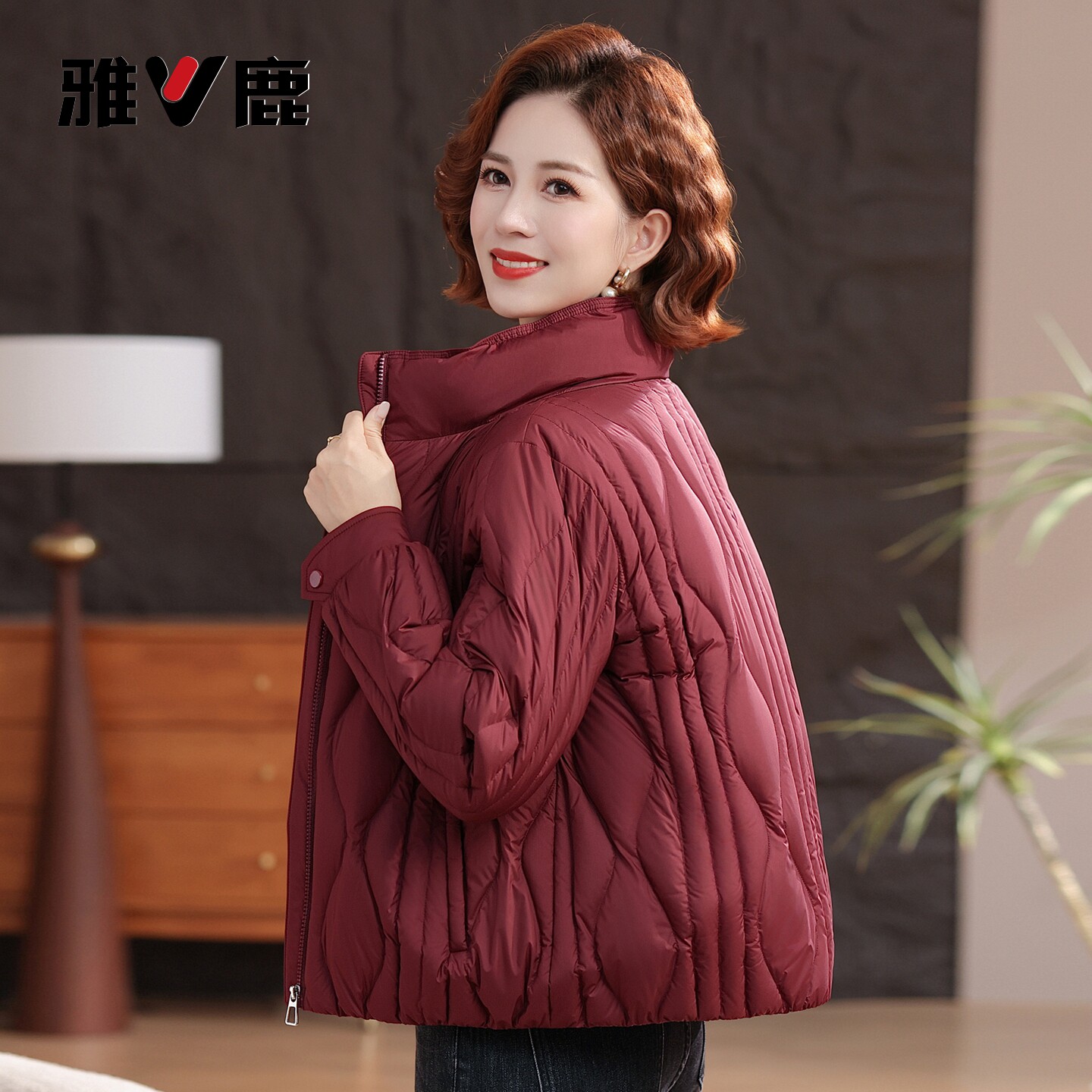 【鹅绒】雅鹿短款羽绒服女2026新款冬季保暖上衣服休闲妈妈装外套
