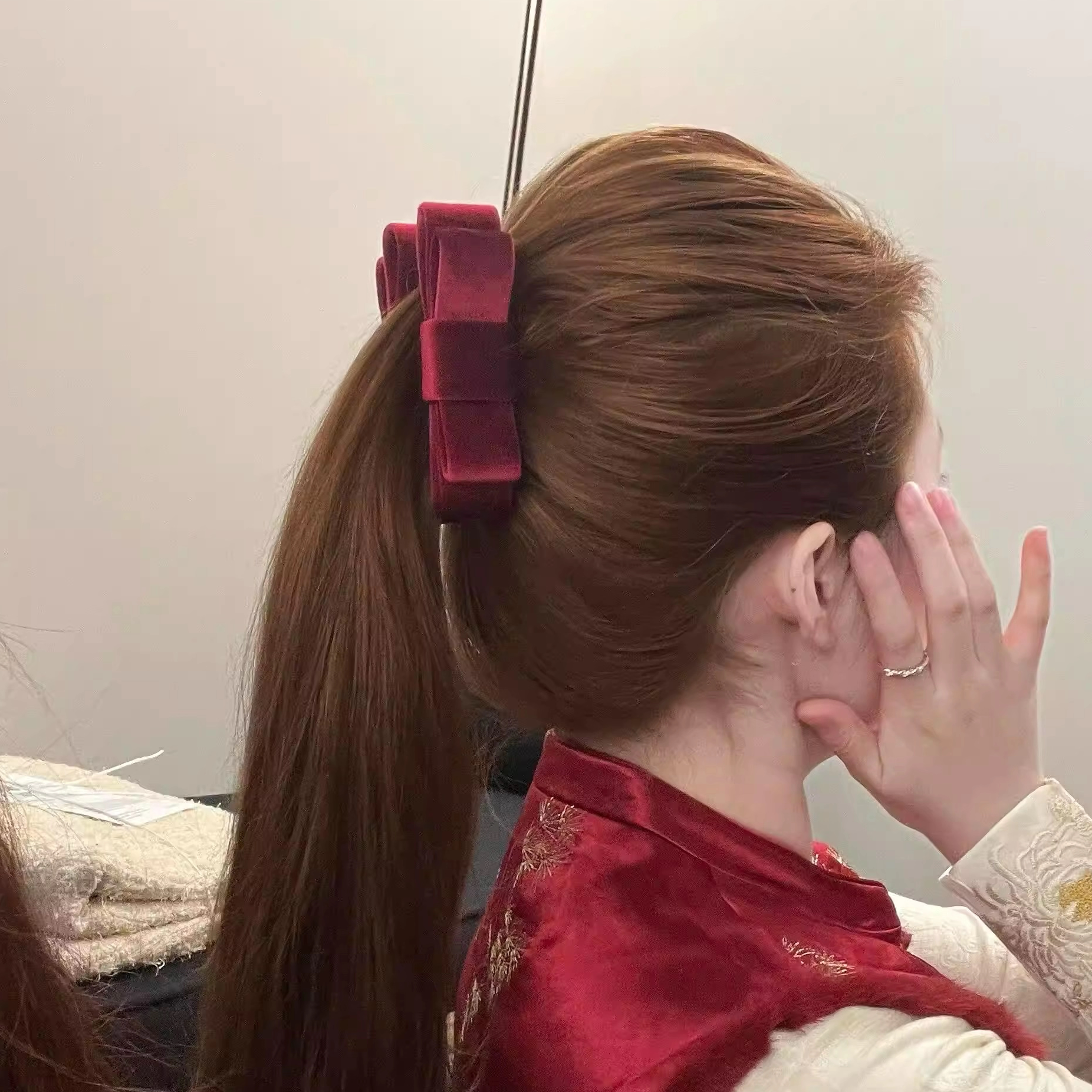 红色丝绒蝴蝶结香蕉夹竖夹大号高级感秋冬发夹女后脑勺高马尾抓夹
