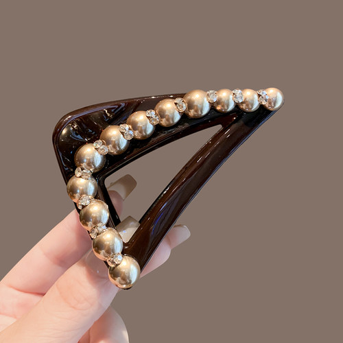 高级感珍珠三角抓夹女2025新款发夹后脑勺盘发鲨鱼夹高马尾固定夹