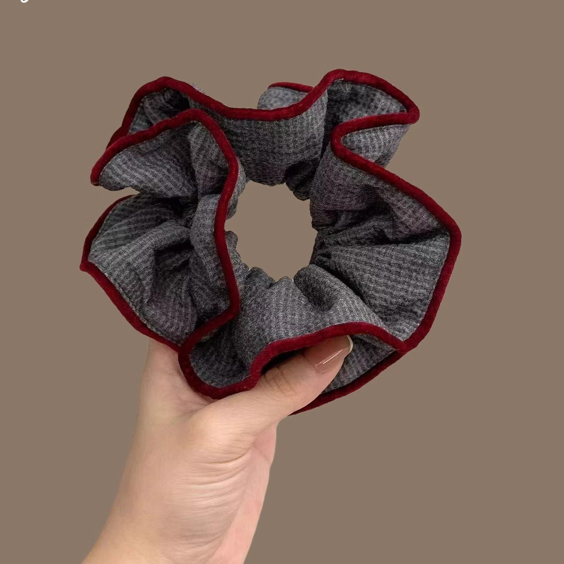 设计感灰色红丝绒发圈发绳小众时尚女简约日韩甜美风发圈百搭2025