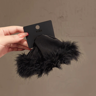 韩系黑色羽毛三角抓夹女秋冬新款氛围感发抓后脑勺发量多鲨鱼夹子