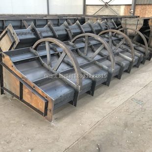水泥隔离墩防撞护栏基础墩模具公路挡土墙混凝土铁马隔离墩模板