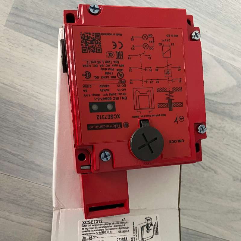 安全门锁开关XCSE7312插片式保护锁定安全开关金属外壳2NC+1NC