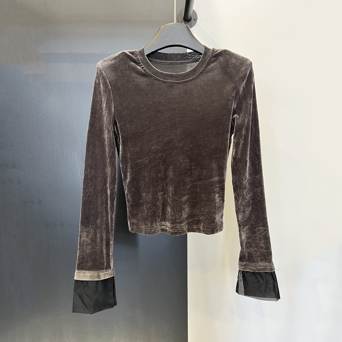 欧货潮牌设计感丝绒拼接长袖T恤女早春百搭丝绒打底衫叠搭上衣