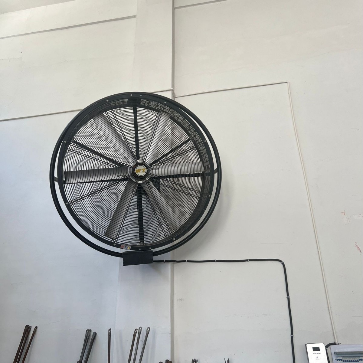 炜宇无刷直流工业网格摇头风机