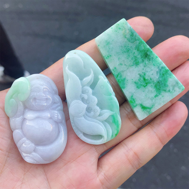 缅甸A货翡翠老坑料阳绿手工精雕佛公 无事牌 连年有余等花件批发