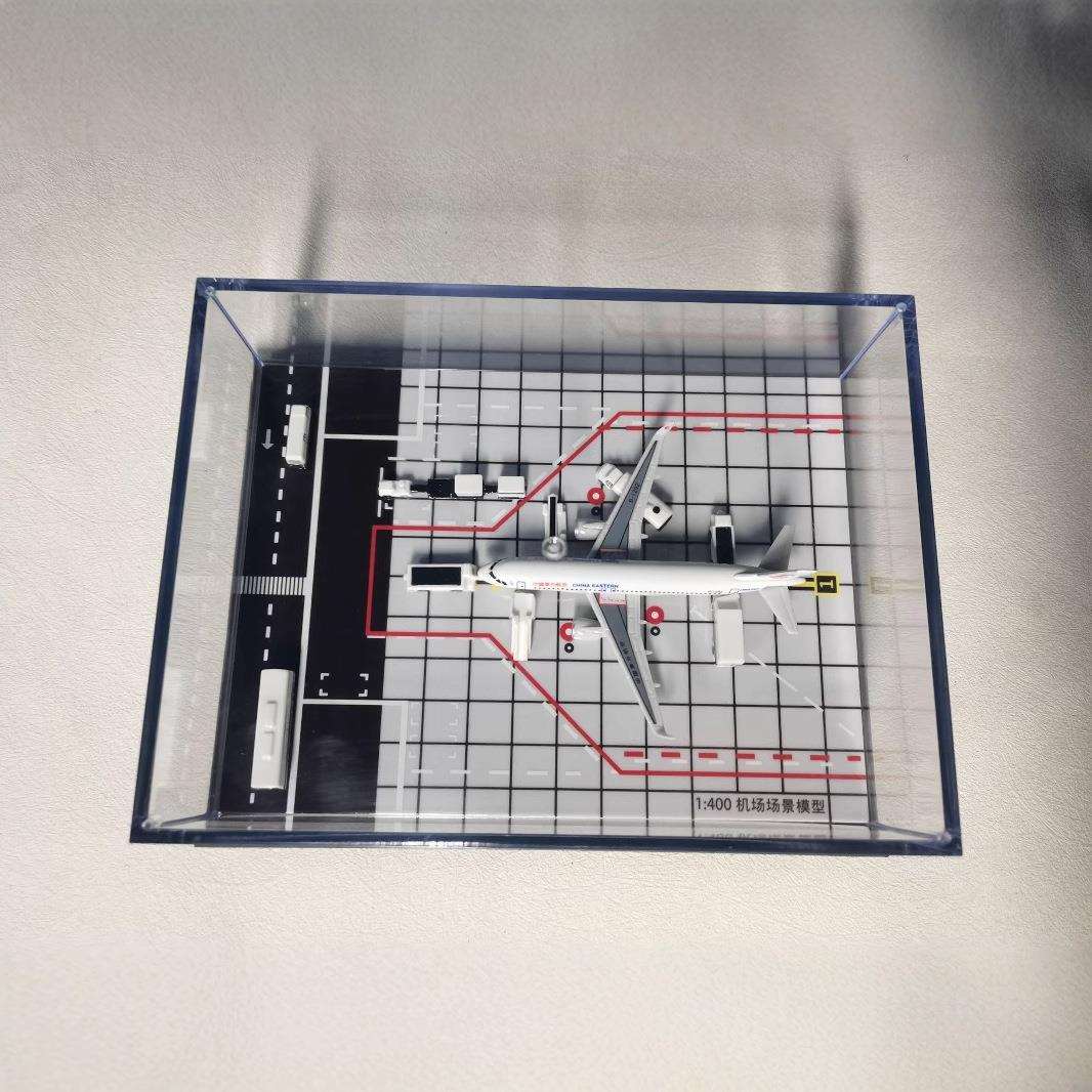 1:400机场模型东航飞机机场双机位停机坪木质模型摆件波音B777