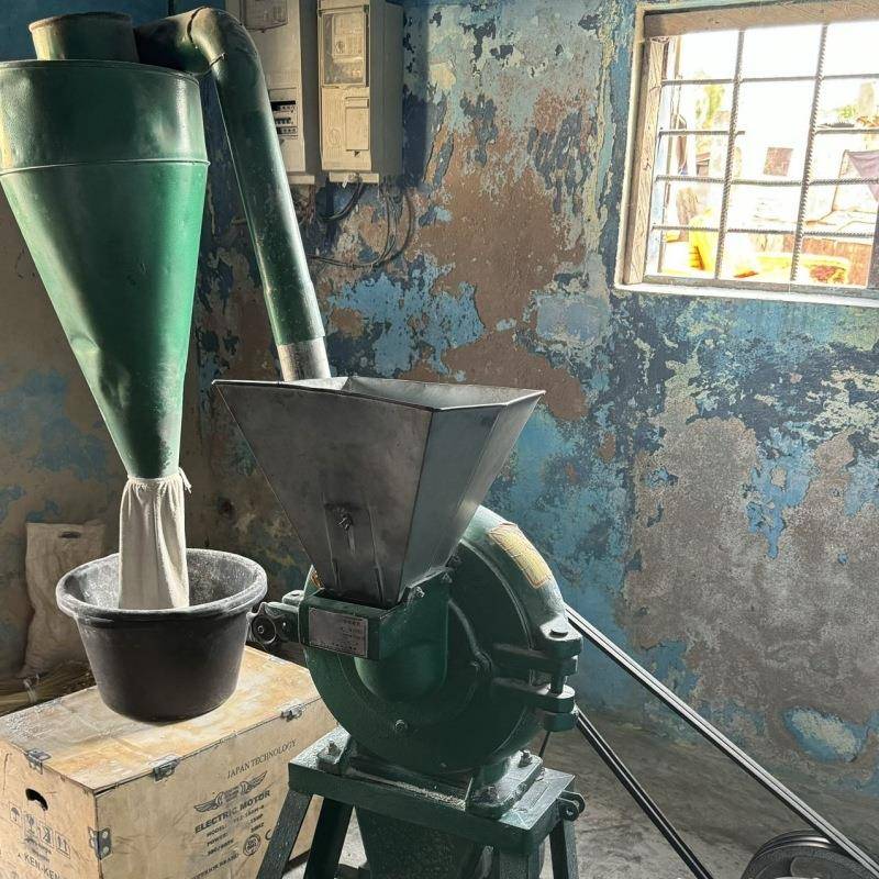 玉米小麦齿盘粉碎机氧化镁石灰石粉碎机自动上料黄豆稻壳粉碎机