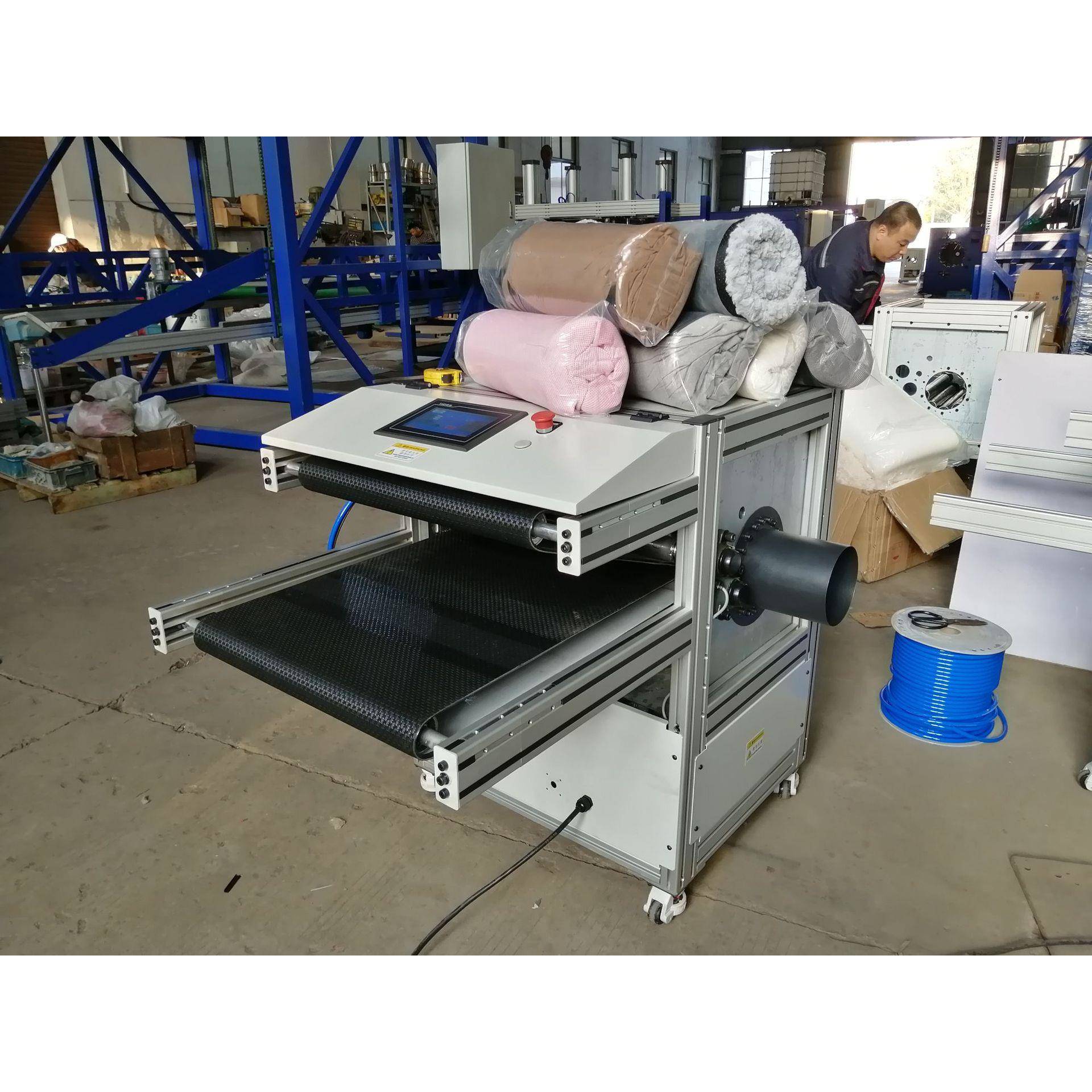 工厂生产宠物楼梯卷包机狗垫子卷装设备海绵记忆棉打卷机