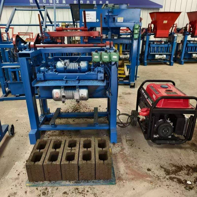 连锁块水泥制砖机河堤护坡砖机设备郑州万铭小型六角空心护坡砖机