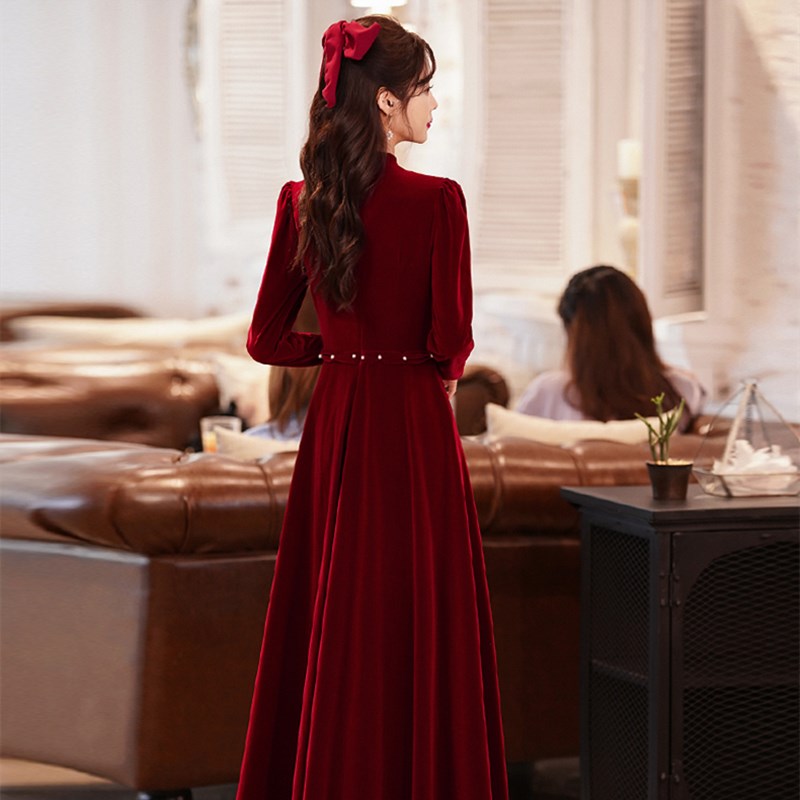 冬季敬酒服新娘2024新款结婚订婚显瘦长袖酒红色礼服女气质高级感