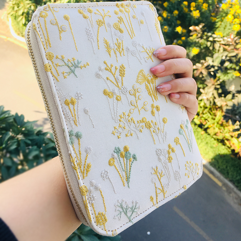 极速Munimhoe森系花海刺绣hoboa6zip书衣拉链T收纳包一体手账书皮