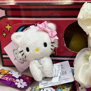 丹尼尔俏咪kitty爱心扣挂件包包挂件学生书包挂饰可爱公仔毛绒玩