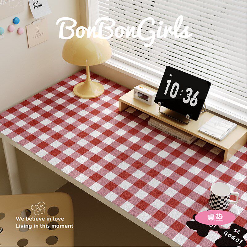 格子红色喜庆电脑桌垫学生书桌办公桌防水防油隔热PVC桌面保护垫