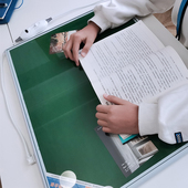 办公室加热桌垫冬天儿童发热暖手学生写字垫钢化玻璃电热台板恒温