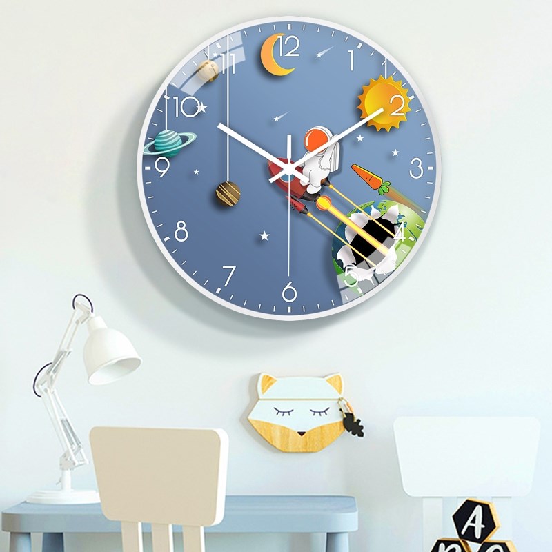 卡通宇航员星球创意时钟儿童房卧室静音挂墙钟表挂钟家用教室挂表