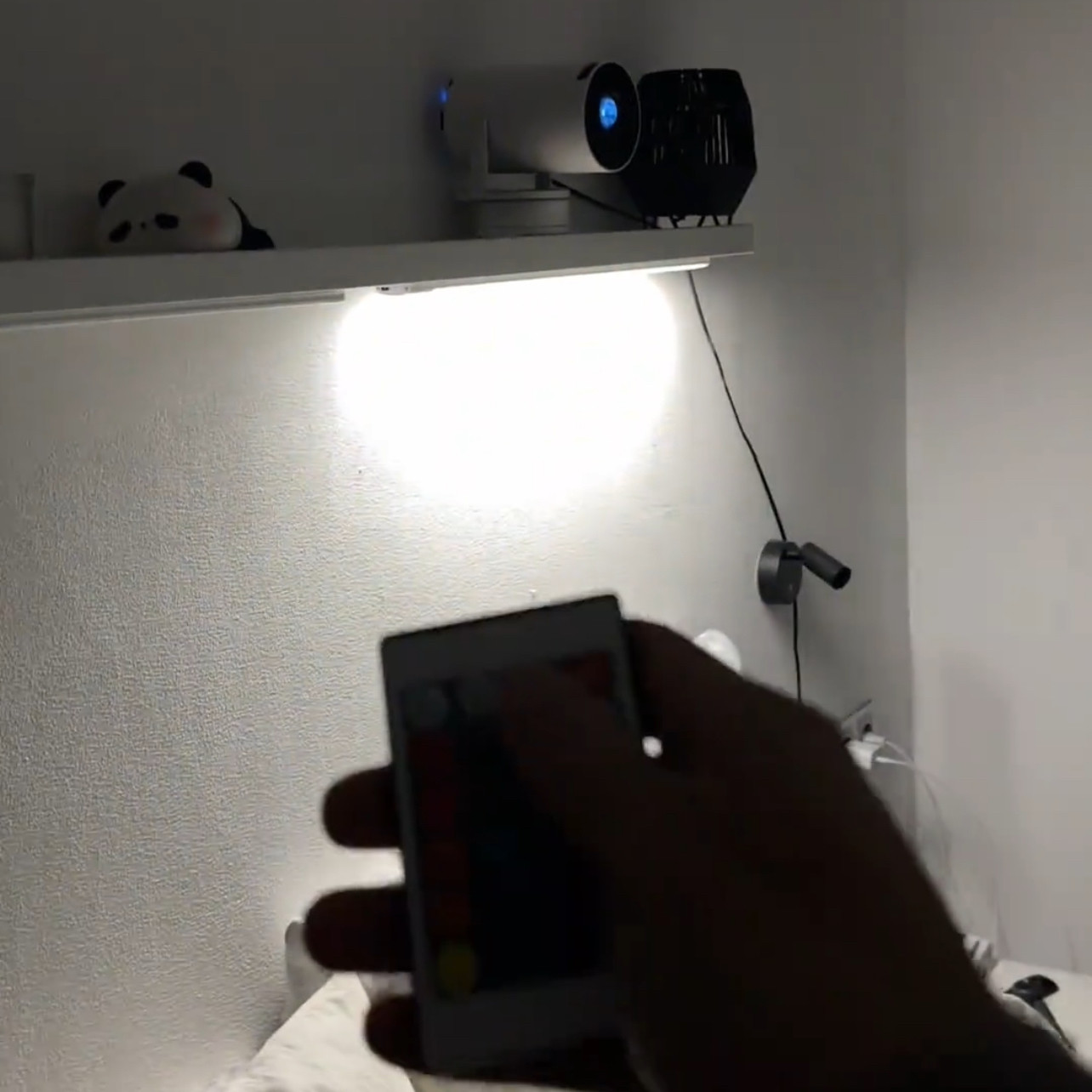 简约投屏氛围感卧室同屏便携迷你家用高清投影仪炮筒超清投影仪