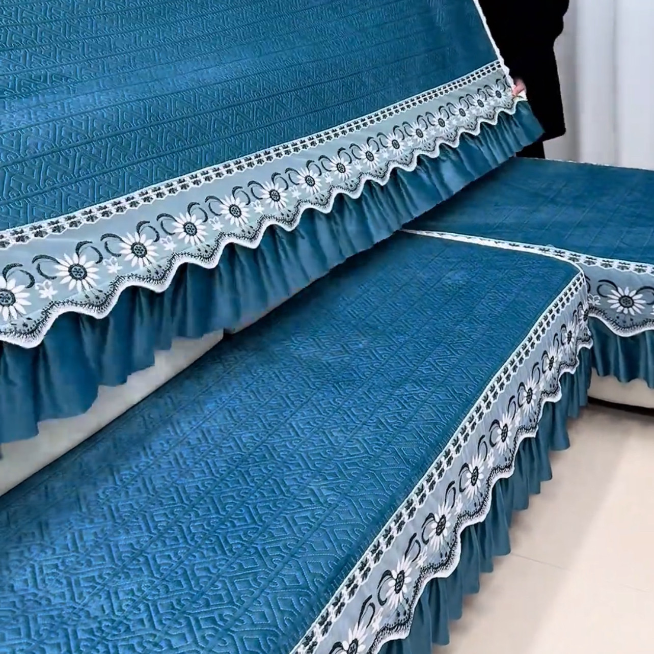 加厚简约防滑蕾丝花边华丽套罩万能耐脏蓝色沙发垫四季新款通用