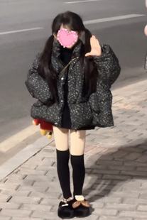 新款气质女童碎花短款羽绒服冬季黑色女宝宝连帽保暖外套洋气上衣