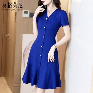 克莱因蓝连衣裙2024新款女夏季显瘦气质v领短袖高级感蓝色a字裙子