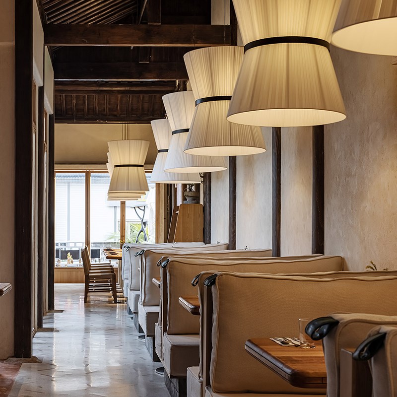 日式饭店餐桌布艺吊灯西餐厅卡座包厢饭馆创意灯具酒店吧台灯白色