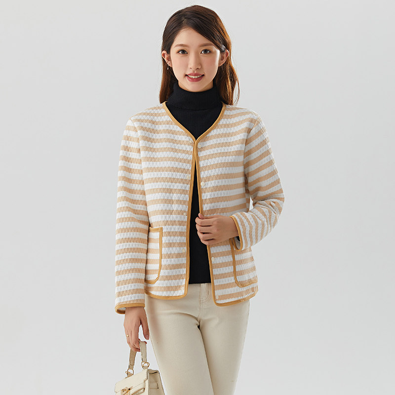 中老年保暖内衣上装三层夹棉春秋纯棉大码开衫双口袋女款长袖