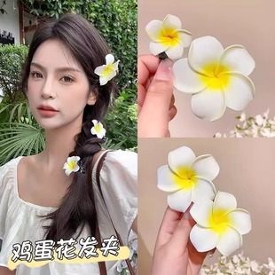 鸡蛋花耳边发夹2025新款高端花朵抓夹海边发饰边夹女侧边夹子头饰