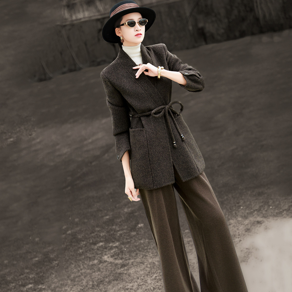 兰瑟儿2025冬季新款高级感时尚设计休闲V领系带收腰羊毛外套女,女装/女士精品,毛呢外套,淘宝优惠券,粉丝福利购,淘宝优惠卷