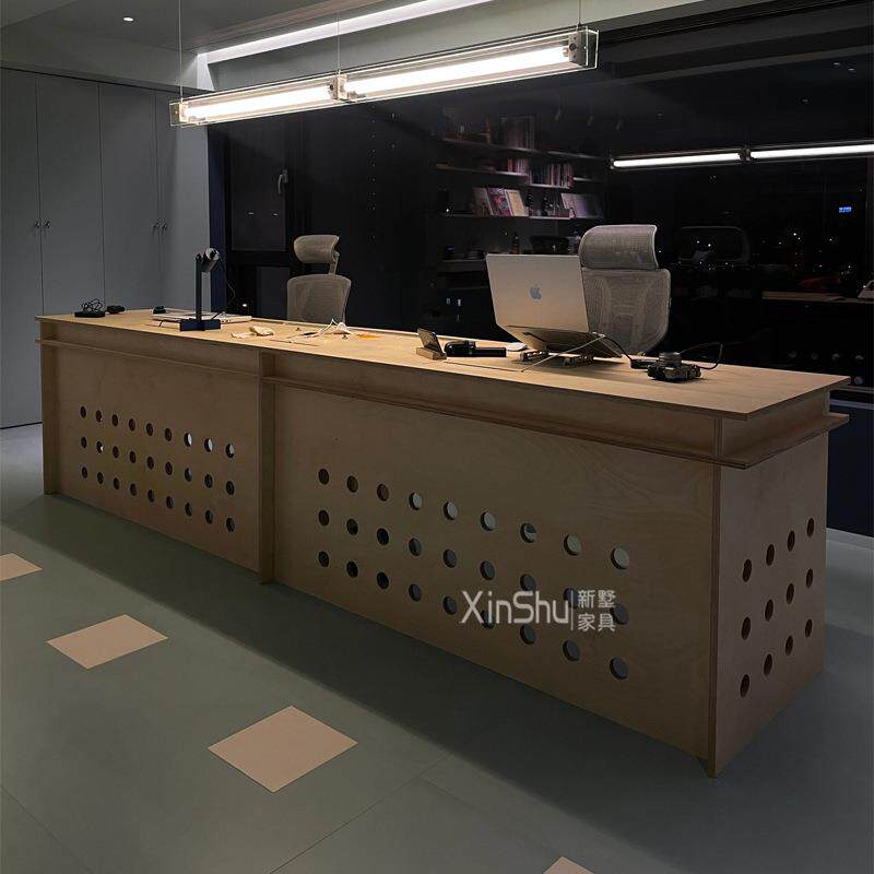 现代简约桦木大板大班台实木洞洞桌工作台公司前台桌办公桌主管桌