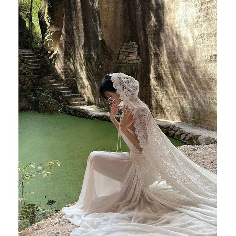 女神露肩抹胸拼蕾丝串珠流苏鱼尾连衣裙连帽绑带头纱拖尾婚纱套装