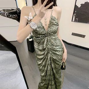 2025法式欧美气质连衣裙性感设计感女装新款豹纹修身吊带碎花长裙