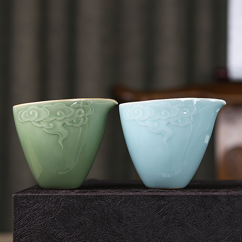 龙泉青瓷手工名家大号中式祥云如意高端茶具茶道刻绘浮雕公道杯