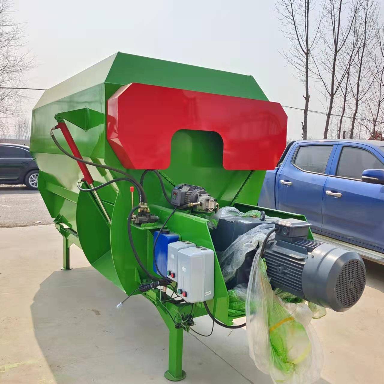 养殖场饲料粉碎搅拌一体机全日粮干湿饲料混合搅拌机