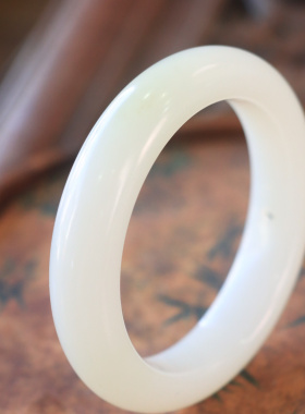 羊脂白玉手镯新疆和田玉平安镯