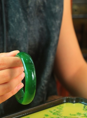 和田玉老坑碧玉手镯山料正圈玉镯