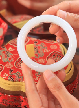 天然和田玉手镯女款送妈妈礼物