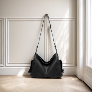 【奚梦瑶同款】裘&&真植鞣胎牛皮逍遥hobo包单肩斜挎大容量通勤包