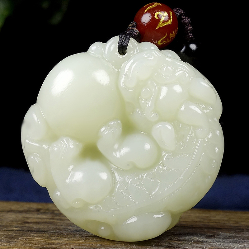 和田玉貔貅吊坠精雕挂件