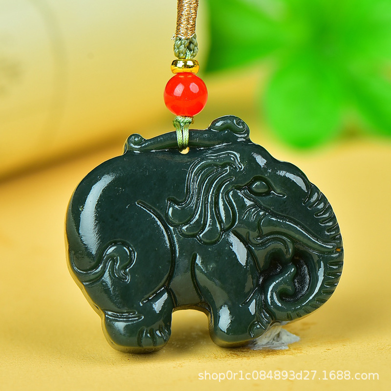 新疆和田玉青玉大象吊坠