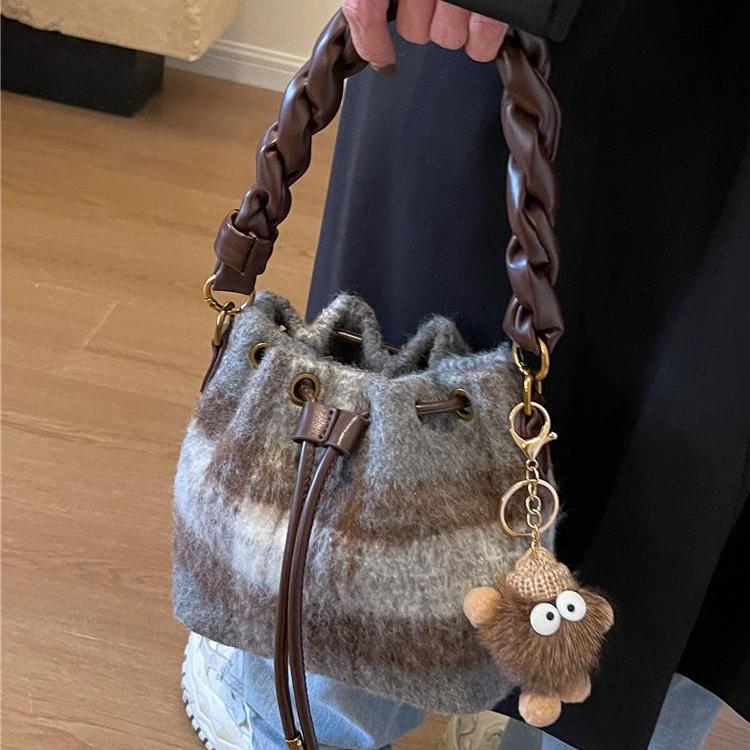 高级感复古毛呢格子包单肩斜挎包