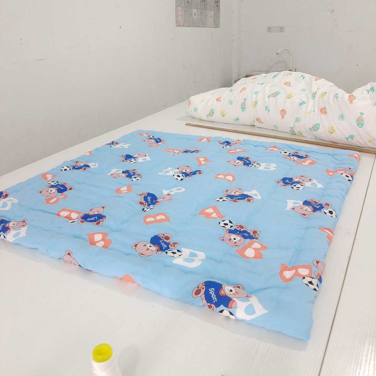 人造棉婴儿夏凉被棉花被子包被棉绸抱被经姨妈垫褥子床垫薄款尿垫